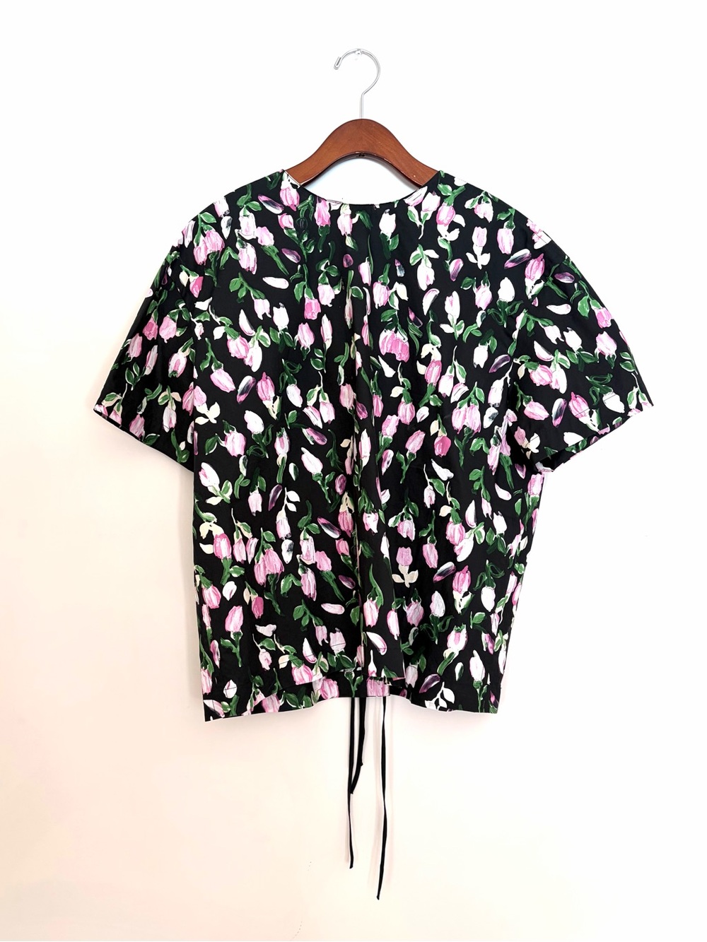 Marni Black Floral Tie Back Short Sleeve Top with Pink Tulip Print size 10 - Picture 2 of 8